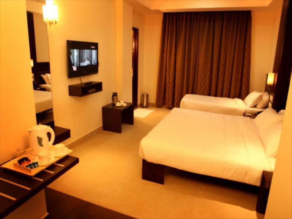 Sunflower Hotel Mysore Exterior foto